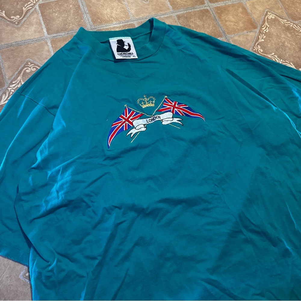 Vintage 90s EXCLUSIVELY
CHURCHILL London T-
Shirt - Teal Embroidered XL